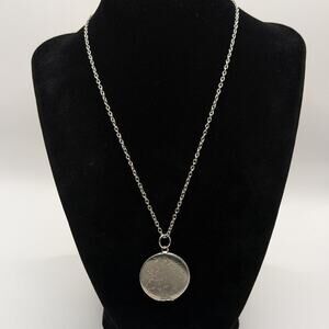 Vintage Silver Tone Round Photo Locket Vertical Hinge Necklace Vine Design